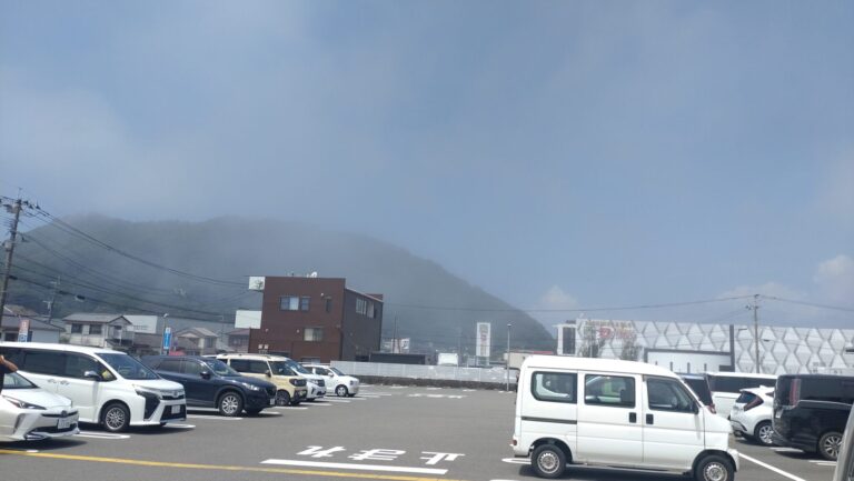 お盆の不思議な光景