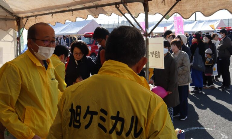 お客様の列が長くなりすぎて、対策を練ってます…