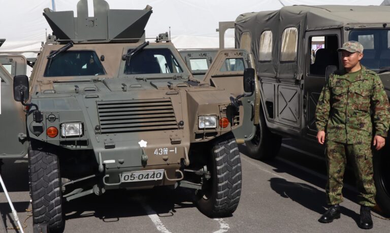 自衛隊車両(軽装甲車