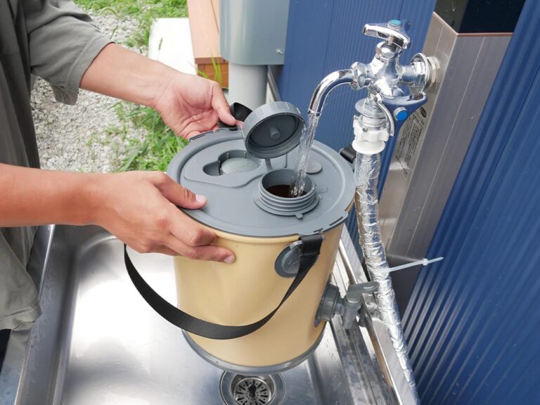 給水口は約６cmと大き目な設計のためストレスなく水を入れることができます。