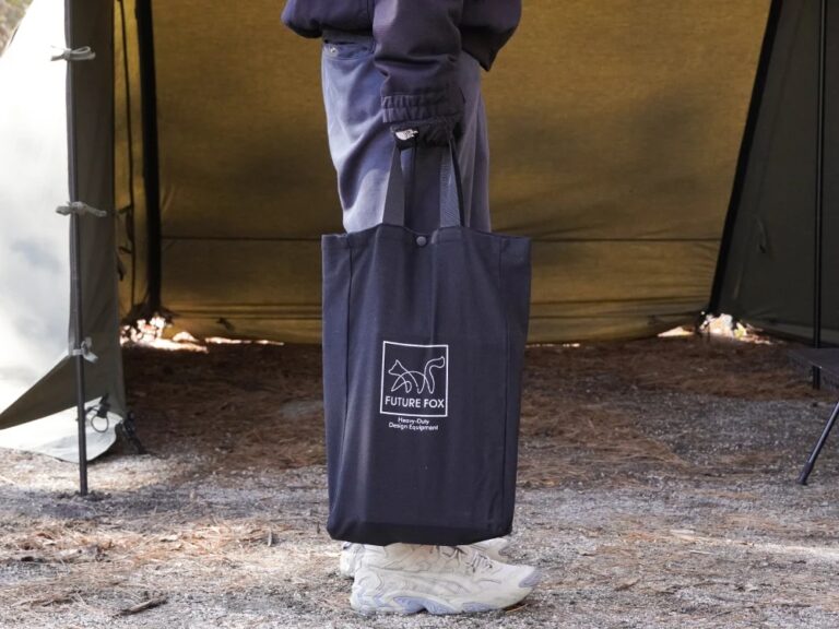 持ち運びやすい収納袋が付属し、コンパクトになります。